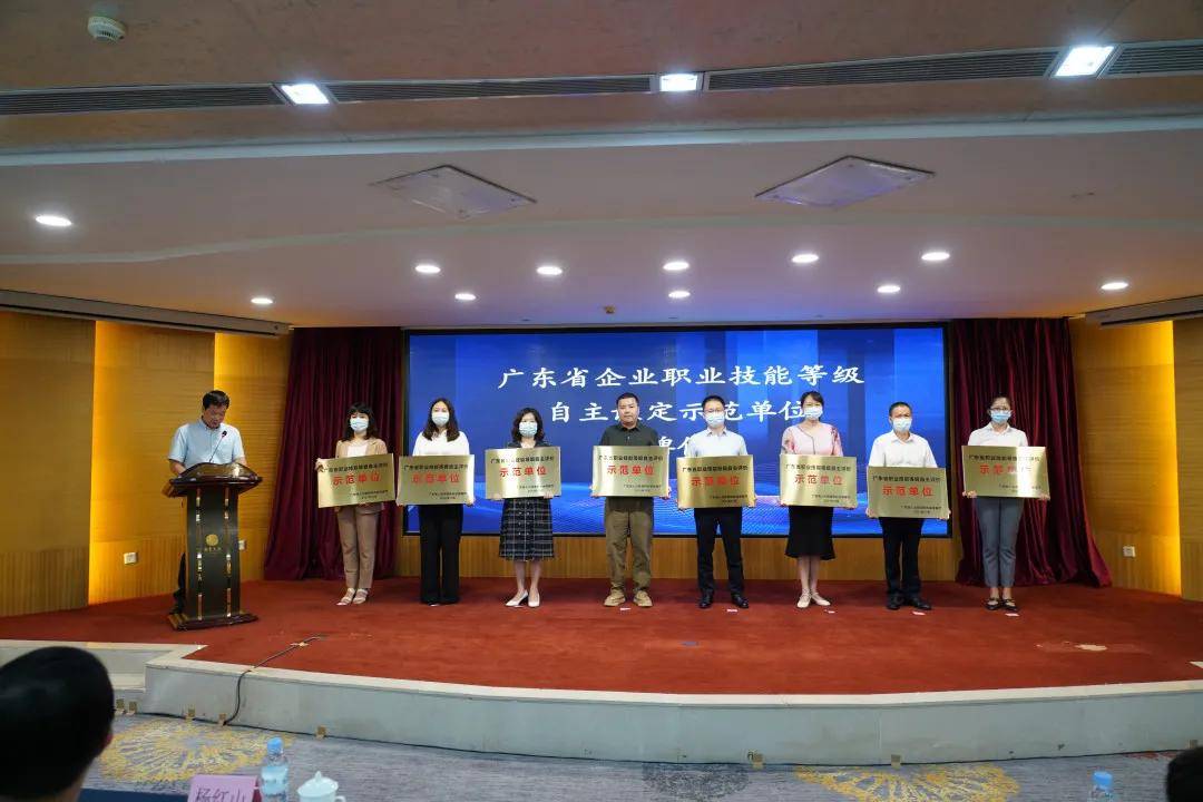 it技術(shù)團隊工作氛圍_it技術(shù)宅技術(shù)_it技術(shù)工程師